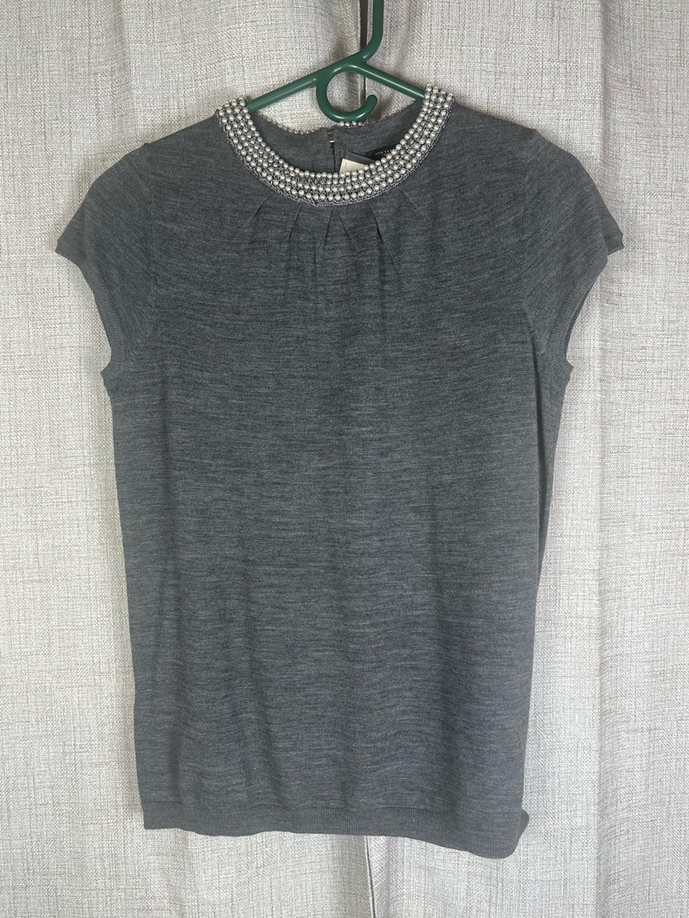 ANN TAYLOR Top Sweater 100% Merino Wool Gray Sz Medium Pearls Short Sleeve NWT